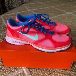 Nike Dual Fusion Tennis Shoes Women’s Size 8.5